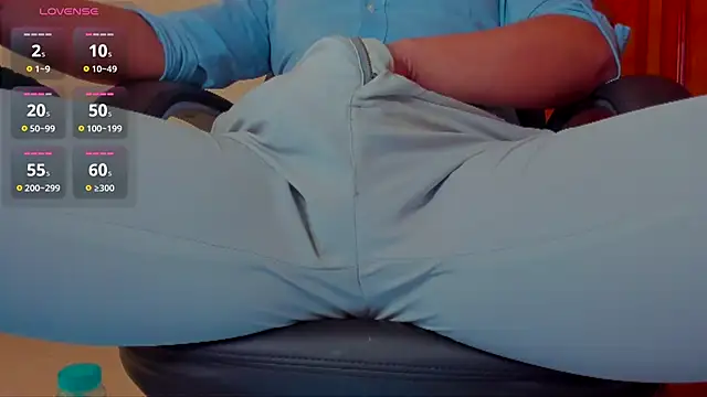 Snapshot of MrLonely02 chatting on February 20, 4:14 pm MrLonely02 online show from February 20, 4:14 pm