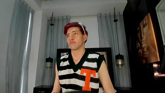 Un Slutty online show from February 4, 7:33 pm