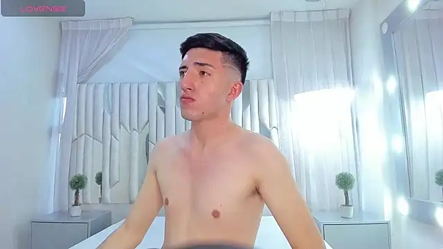 Un Slutty online show from March 3, 10:31 pm