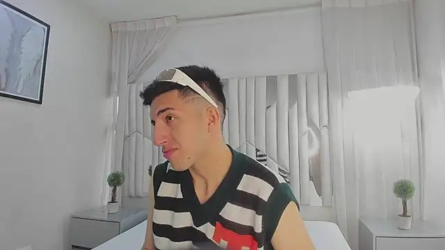 Un Slutty online show from March 5, 7:27 pm