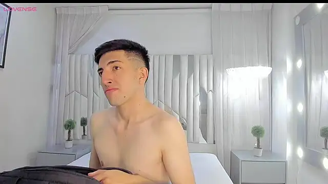 Un Slutty online show from March 8, 11:16 am