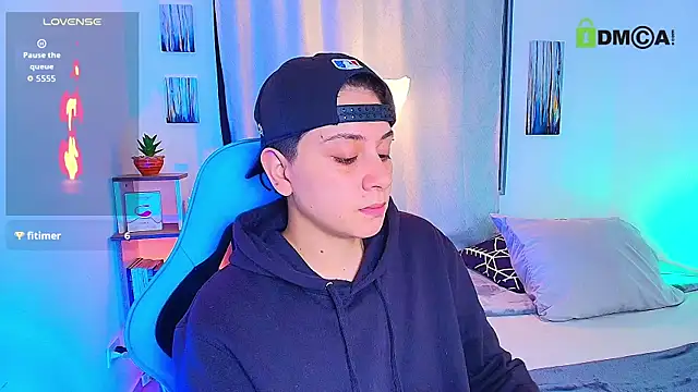 aron wi online show from October 10, 3:33 pm