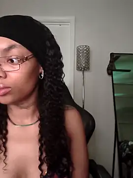 butterflybootyy online show from April 28, 8:08 am