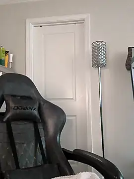 butterflybootyy online show from April 29, 5:30 pm
