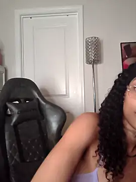 butterflybootyy online show from May 19, 1:56 am