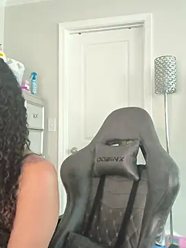 butterflybootyy online show from May 21, 5:09 pm