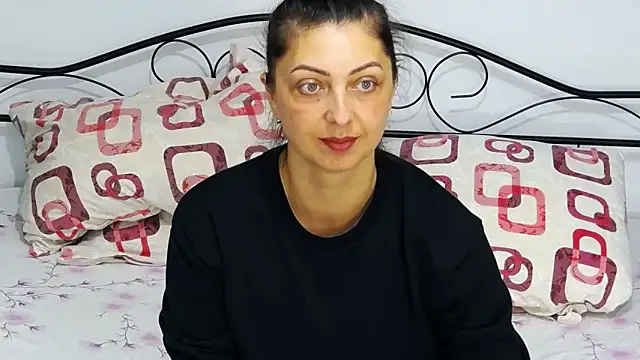 DivinSandra online show from February 7, 6:45 am
