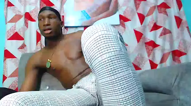 Snapshot of black30cmdick chatting on February 9, 2:17 am black30cmdick online show from February 9, 2:17 am