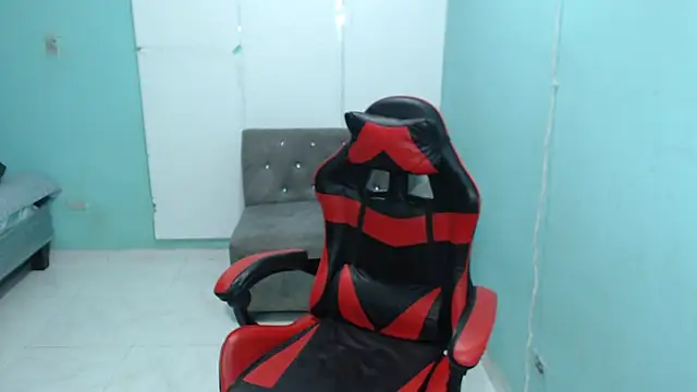 Snapshot of black30cmdick chatting on December 3, 1:09 pm black30cmdick online show from December 3, 1:09 pm