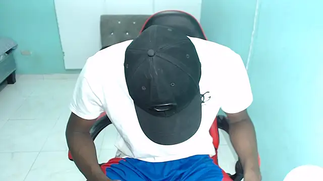 Snapshot of black30cmdick chatting on December 14, 9:08 pm black30cmdick online show from December 14, 9:08 pm