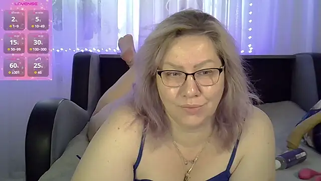 Snapshot of AngelinaGlam chatting on October 12, 10:58 am AngelinaGlam online show from October 12, 10:58 am