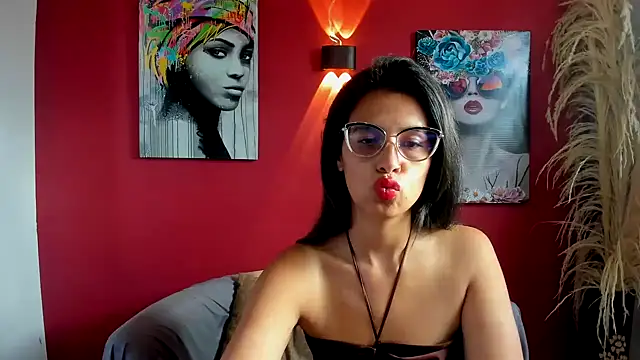 PaolaMendez  online show from December 18, 12:18 pm