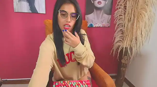 PaolaMendez  online show from March 4, 5:34 pm