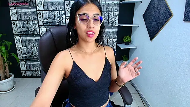 PaolaMendez  online show from September 19, 12:17 pm