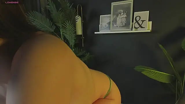 Snapshot of Chloe_Vixen chatting on December 12, 3:16 pm Chloe Vixen online show from December 12, 3:16 pm