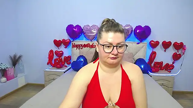 Snapshot of ZannaDreil chatting on February 8, 3:52 am ZannaDreil online show from February 8, 3:52 am