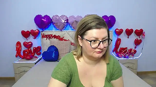 Snapshot of ZannaDreil chatting on February 9, 2:28 am ZannaDreil online show from February 9, 2:28 am