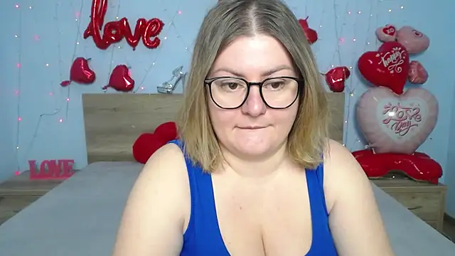 Snapshot of ZannaDreil chatting on February 12, 7:02 pm ZannaDreil online show from February 12, 7:02 pm