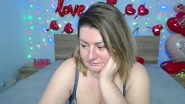 Snapshot of ZannaDreil chatting on February 13, 1:08 am ZannaDreil online show from February 13, 1:08 am