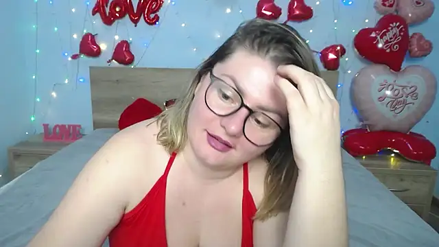 Snapshot of ZannaDreil chatting on February 14, 1:45 am ZannaDreil online show from February 14, 1:45 am