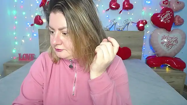 Snapshot of ZannaDreil chatting on February 14, 4:47 am ZannaDreil online show from February 14, 4:47 am