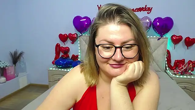 Snapshot of ZannaDreil chatting on February 17, 5:36 am ZannaDreil online show from February 17, 5:36 am