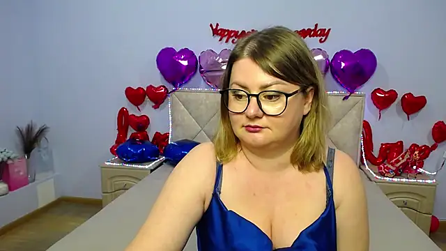 Snapshot of ZannaDreil chatting on February 17, 10:58 pm ZannaDreil online show from February 17, 10:58 pm