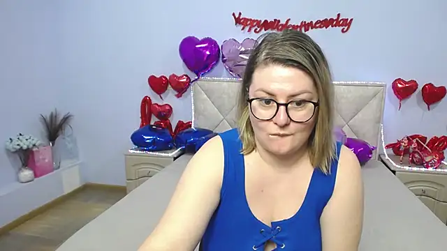 Snapshot of ZannaDreil chatting on February 19, 5:49 am ZannaDreil online show from February 19, 5:49 am