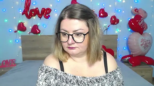 Snapshot of ZannaDreil chatting on February 19, 7:16 pm ZannaDreil online show from February 19, 7:16 pm