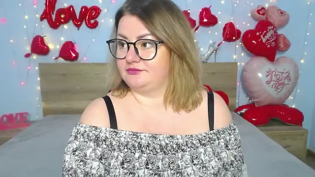 Snapshot of ZannaDreil chatting on February 20, 1:25 am ZannaDreil online show from February 20, 1:25 am