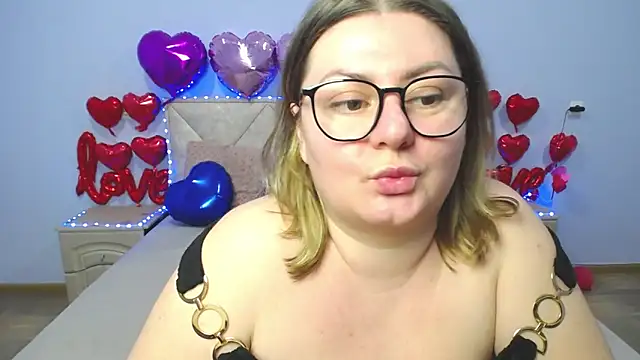 Snapshot of ZannaDreil chatting on February 22, 10:09 pm ZannaDreil online show from February 22, 10:09 pm