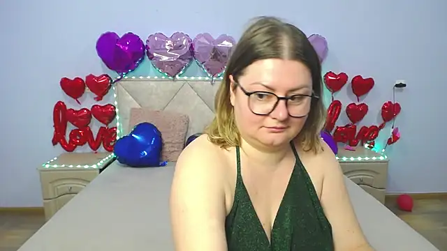 Snapshot of ZannaDreil chatting on February 23, 4:17 am ZannaDreil online show from February 23, 4:17 am