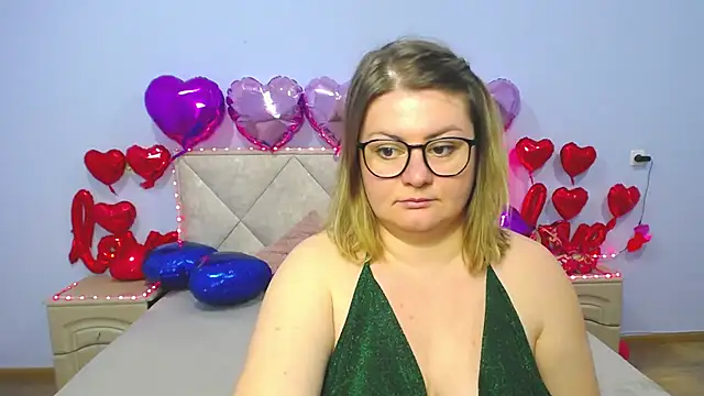 Snapshot of ZannaDreil chatting on February 25, 1:09 am ZannaDreil online show from February 25, 1:09 am