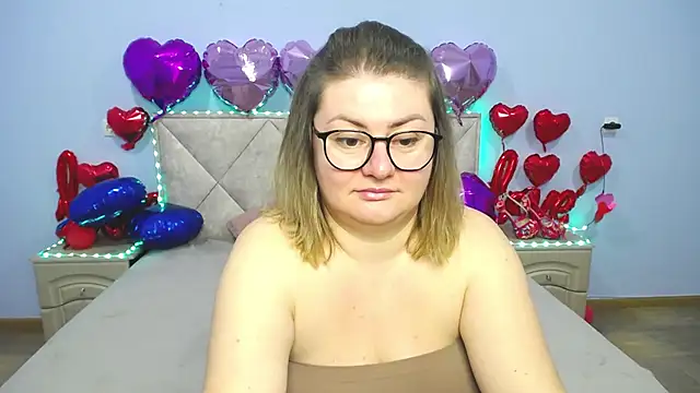 Snapshot of ZannaDreil chatting on February 25, 7:03 pm ZannaDreil online show from February 25, 7:03 pm