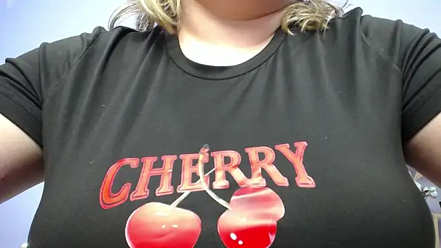 Snapshot of ZannaDreil chatting on March 13, 1:32 am ZannaDreil online show from March 13, 1:32 am