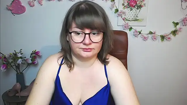 Snapshot of ZannaDreil chatting on September 13, 6:08 pm ZannaDreil online show from September 13, 6:08 pm