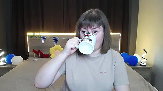 Snapshot of ZannaDreil chatting on October 6, 6:05 pm ZannaDreil online show from October 6, 6:05 pm