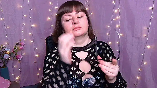 ZannaDreil online show from February 23, 7:00 pm