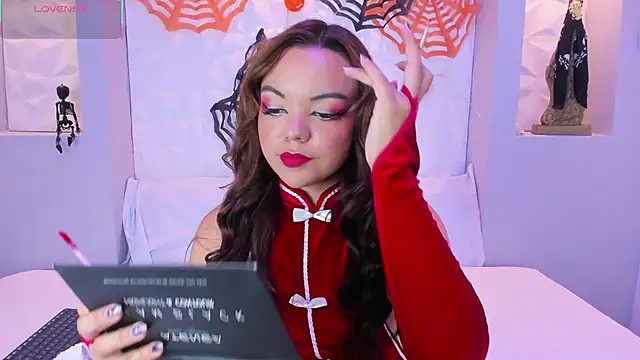 EmilyRouss  online show from October 27, 7:29 pm