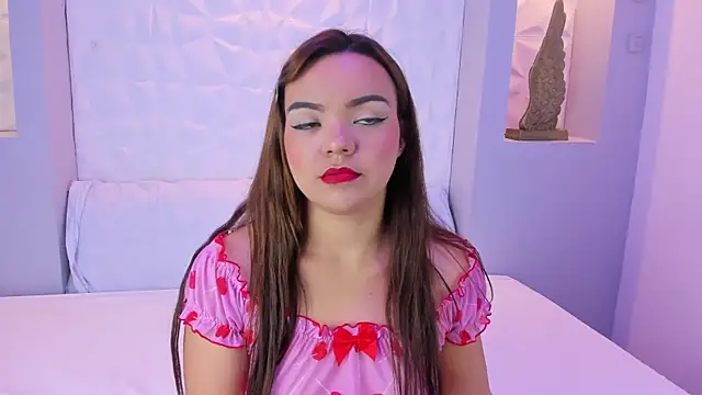 EmilyRouss  online show from November 12, 7:13 pm