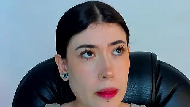 melody suarez online show from December 30, 7:42 pm