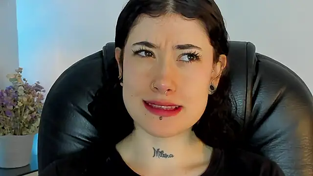 melody suarez online show from January 8, 7:24 pm