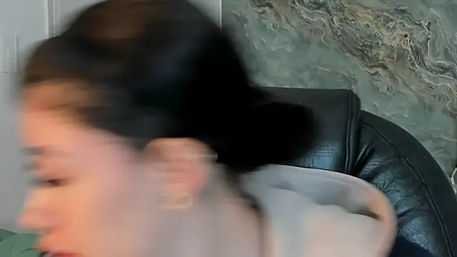 melody suarez online show from February 8, 8:31 am