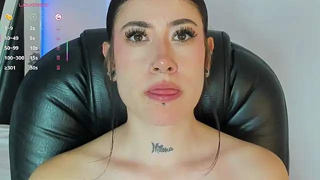 melody suarez online show from March 12, 10:39 pm