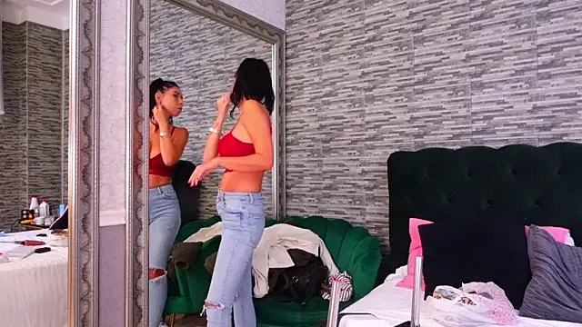 Snapshot of SarraRose chatting on October 4, 8:51 pm SarraRose online show from October 4, 8:51 pm