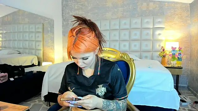 MelaniieRoux online show from June 8, 7:36 pm