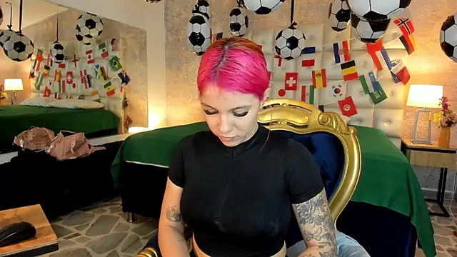 MelaniieRoux online show from June 14, 7:38 pm