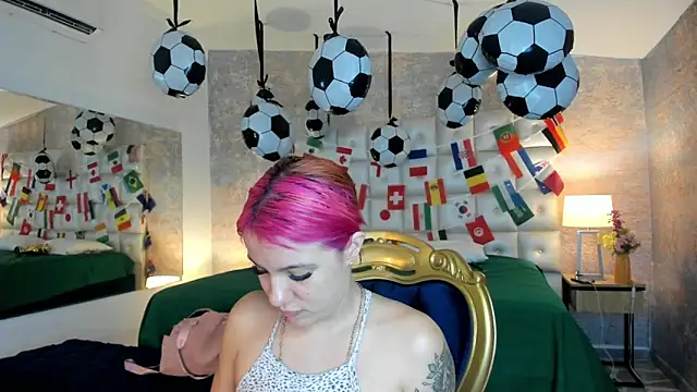 MelaniieRoux online show from June 15, 7:38 pm