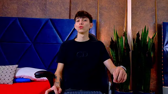 Snapshot of Lion_Foster01 chatting on October 21, 11:55 am Lion Foster01 online show from October 21, 11:55 am