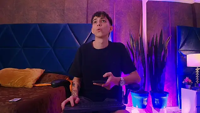 Snapshot of Lion_Foster01 chatting on December 2, 8:37 pm Lion Foster01 online show from December 2, 8:37 pm